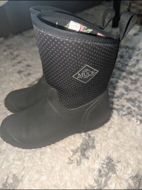 Muck Boot Company Women’s Black Ankle Boots